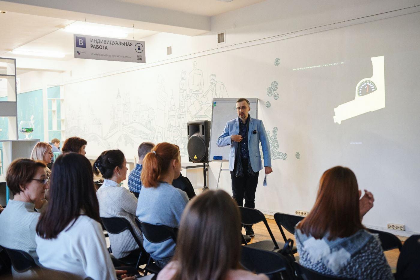 Плакат в визуальном пространстве прошлого: отчет об открытой лекции #2 проекта «Наука в деталях»